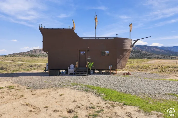 Unique ship-inspired exterior design with a durable brown finish