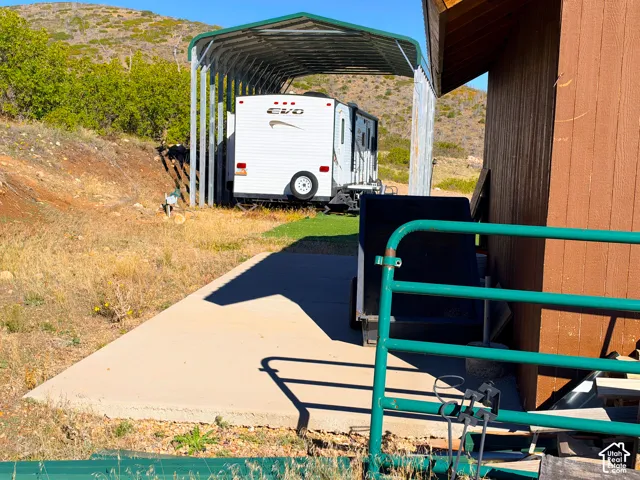 Metal frame carport structure