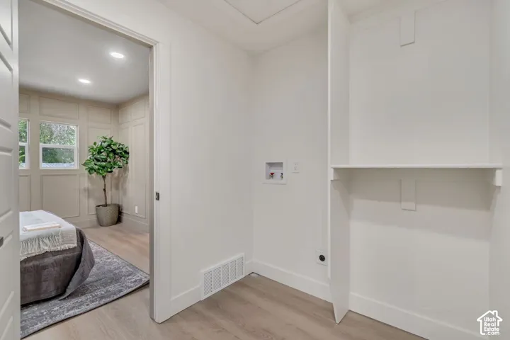 Integrated laundry area with shelving