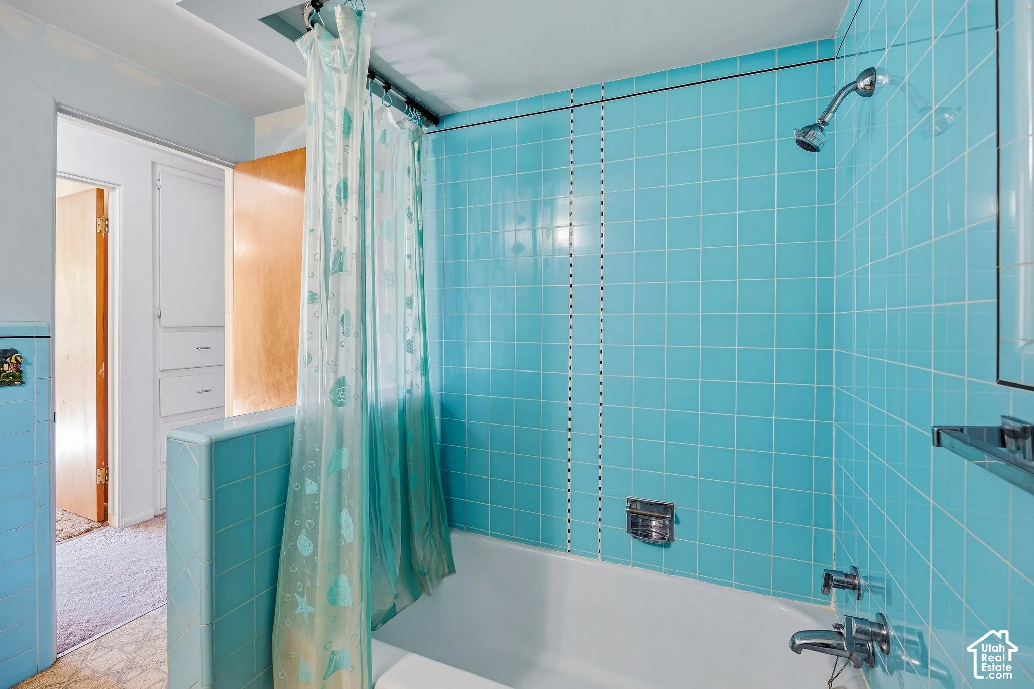 Main level shared bathroom