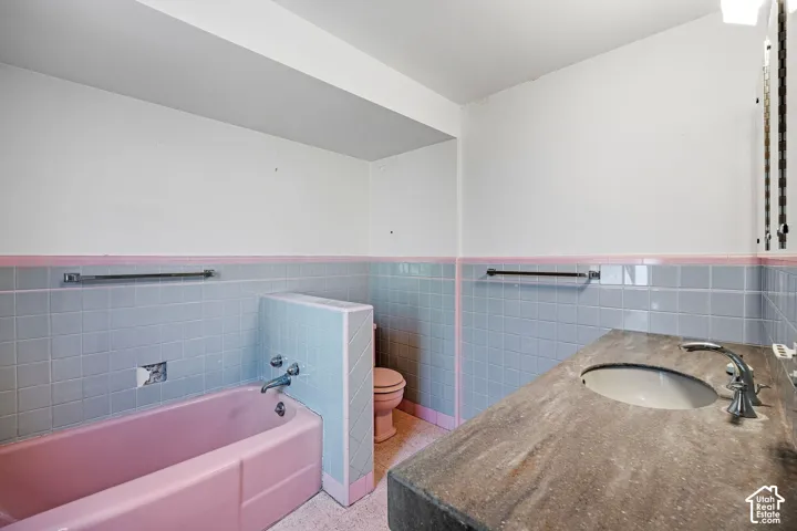 Main level primary bathroom