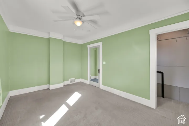 Recessed ceiling fan with integrated lighting