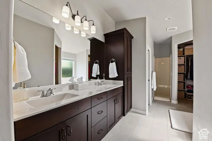 Dual vanity with white undermount sinks, chrome fixtures, and white countertops