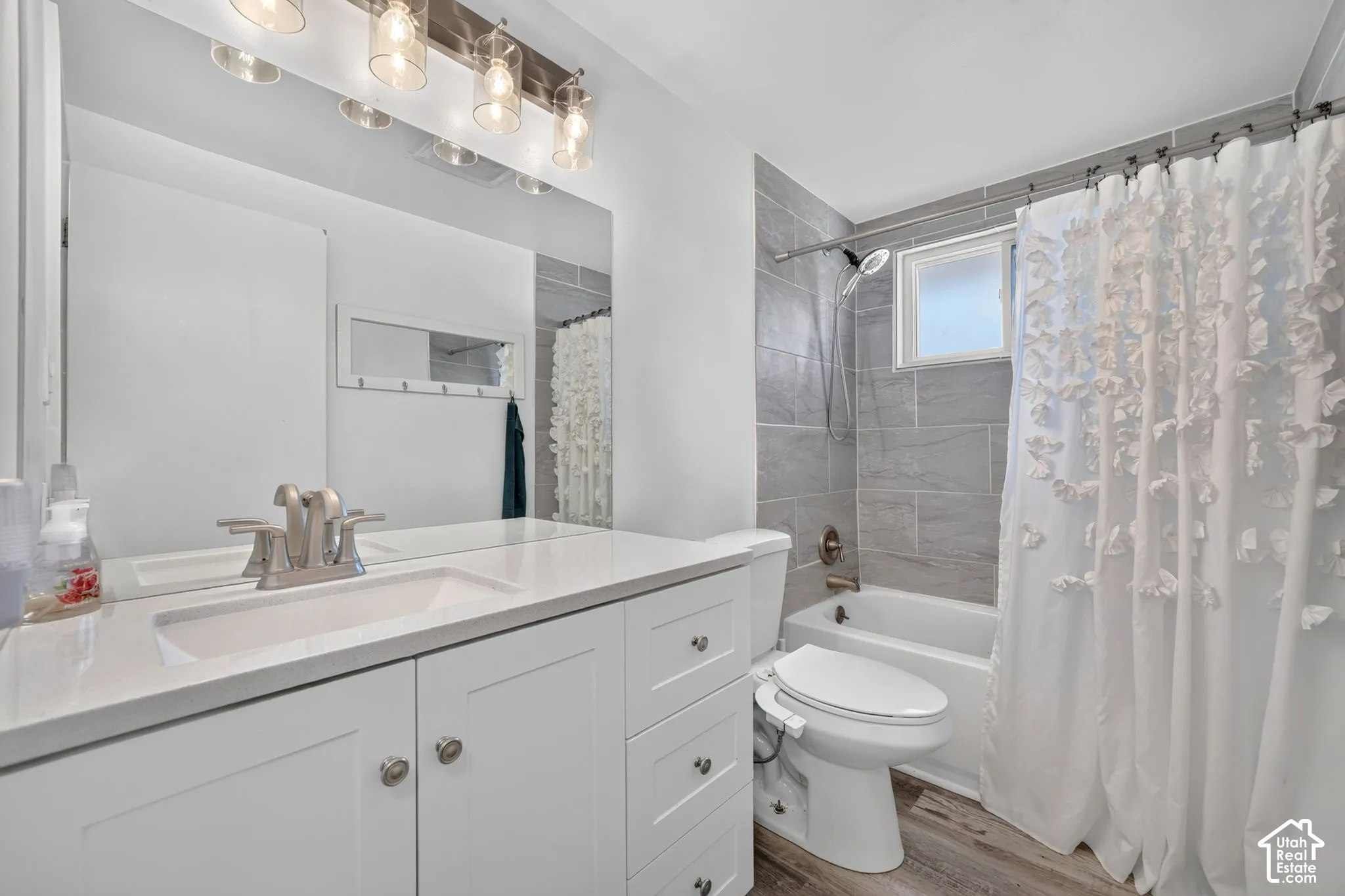 Bathroom 2.