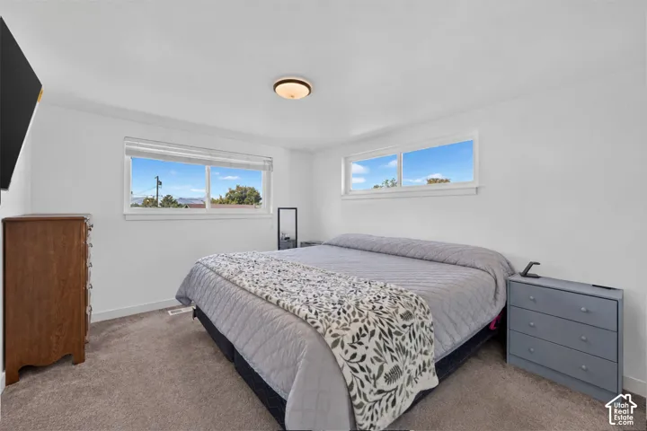 Bedroom 3 feat. King Size Bed.