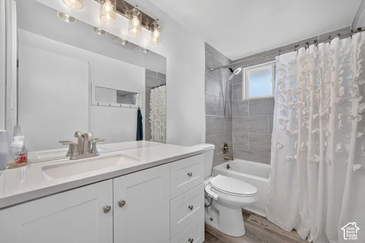 Bathroom 2.