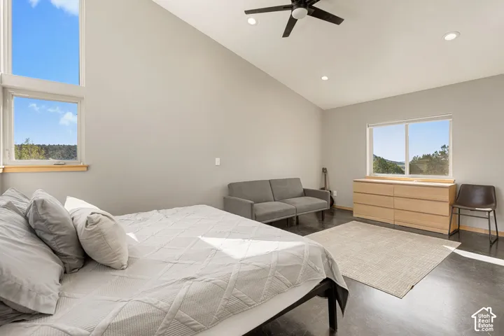 Vaulted ceiling with recessed lighting and a ceiling fan