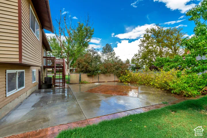 Hardscaping featuring a concrete patio with a decorative border