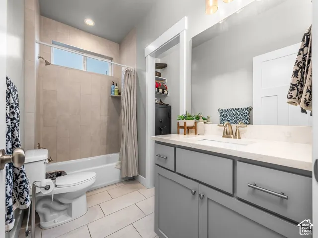 Built-in bathtub with subway tile surround, integrated shelving, and transom window