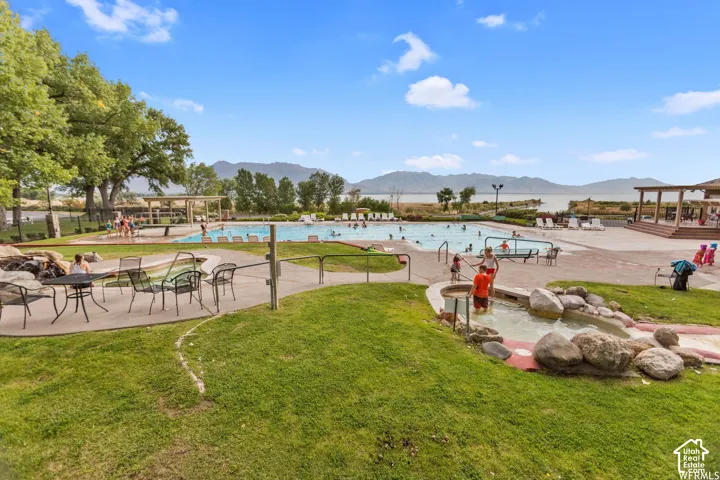 Year round pool-mineral hot tub