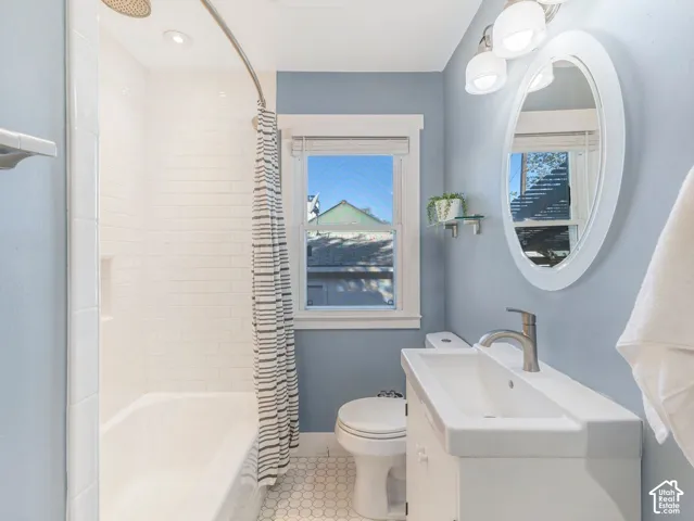 Updated main-floor bath