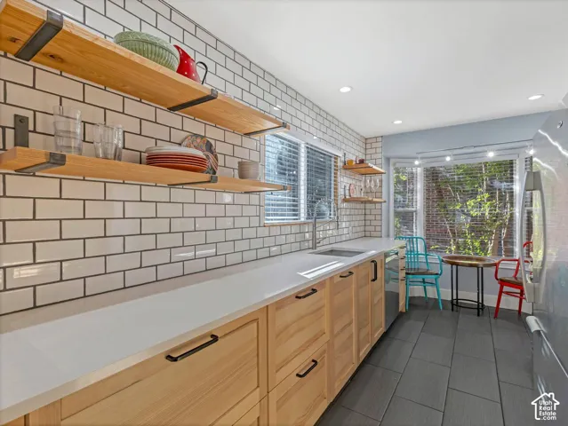 Stylish, well-designed, updated kitchen with dining area