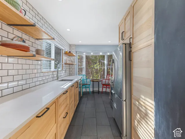 Stylish, well-designed, updated kitchen with dining area
