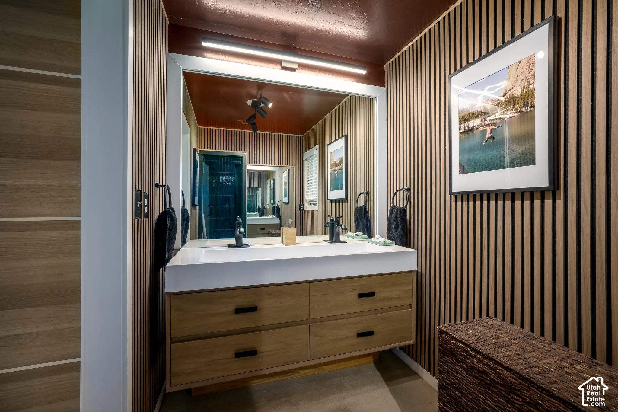 Floating vanity with two drawers, integrated sink, and black fixtures