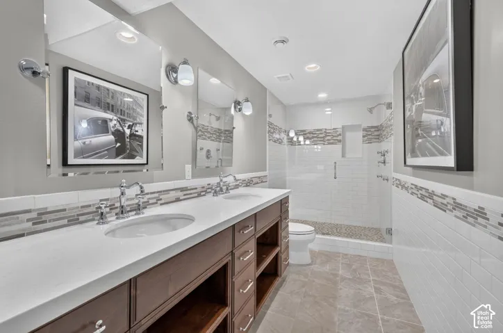 Double vanity with white countertop and integrated sinks