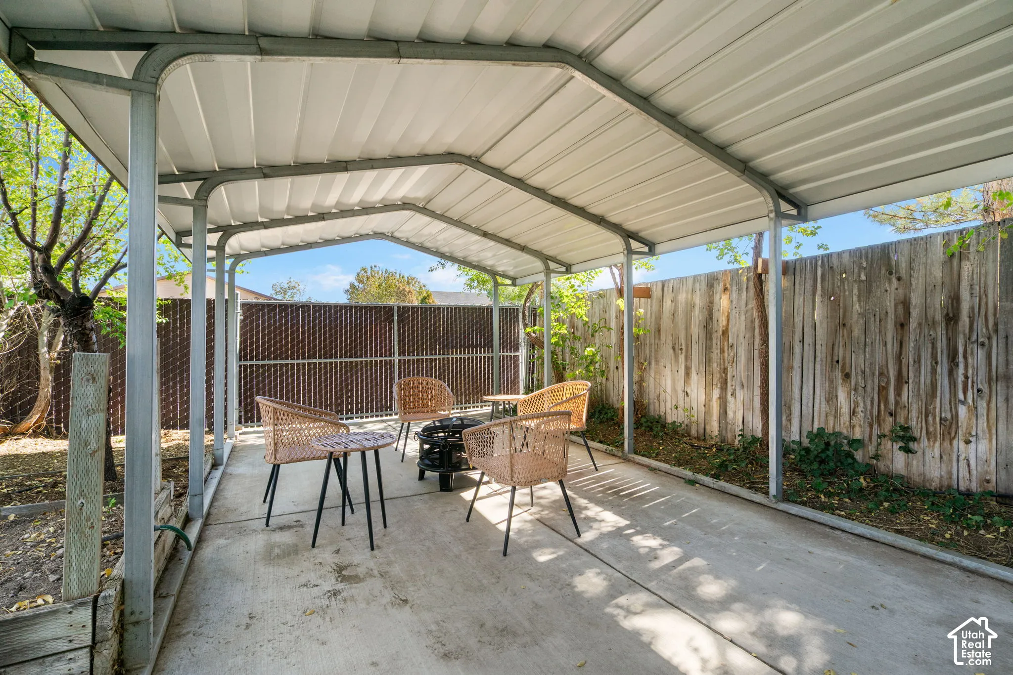 Metal frame canopy for covered entertaining or for storing your RV or boat. Gate opens to side street for easy access.