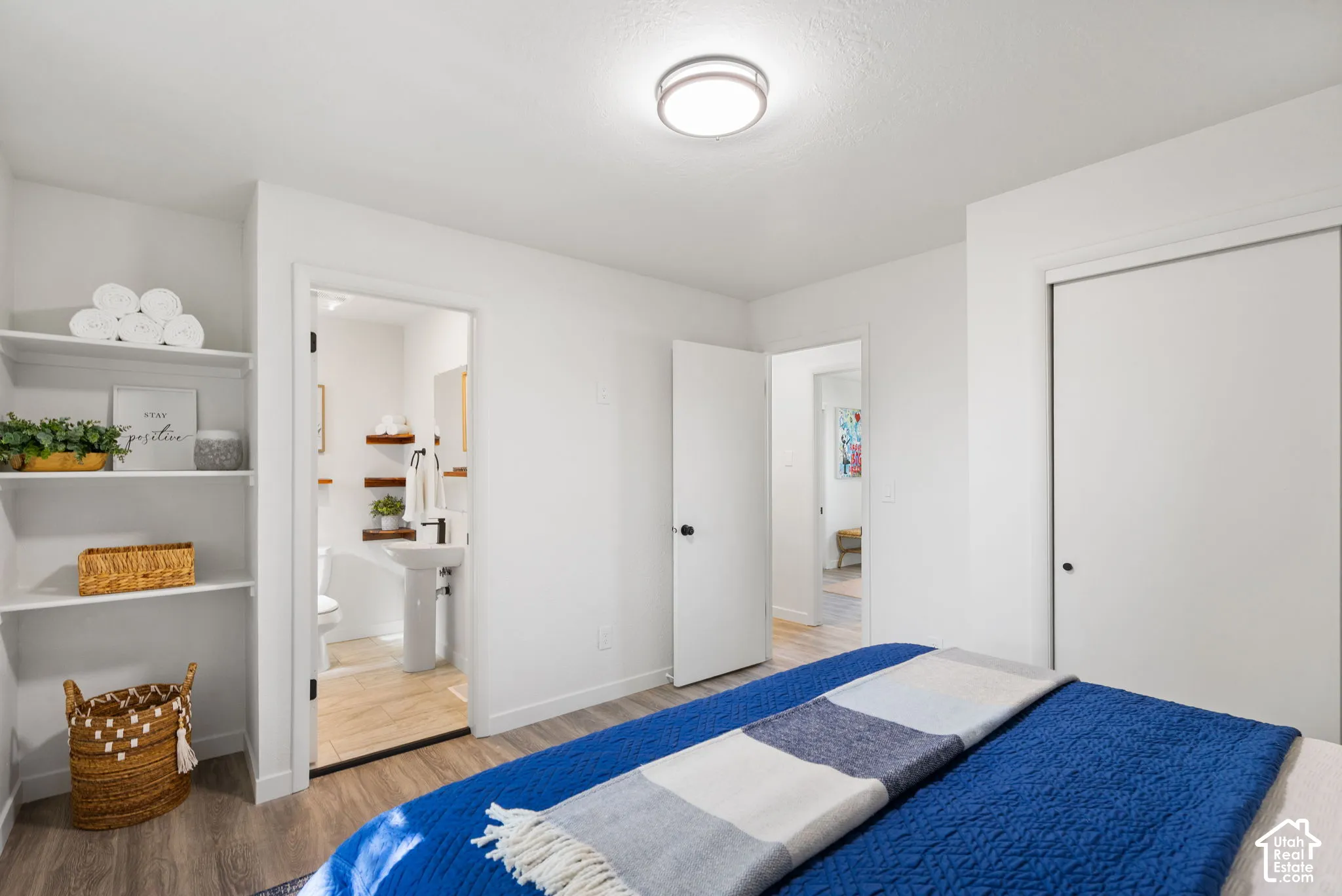 Built-in shelves for extra storage.