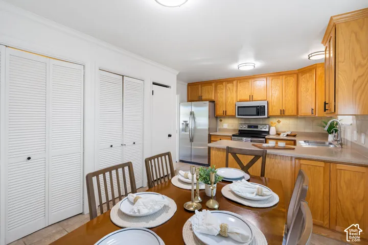 Kitchen/ dining area