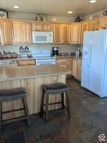 Kitchen with bar, Knotty Alder cabinetry & slate tile flooring - plus all appliances included!