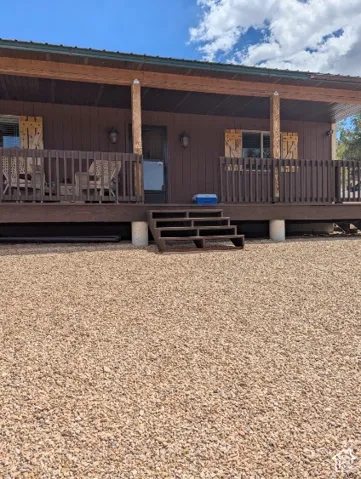 Beautiful Cabin on 5 Acres! 8x40 covered deck!