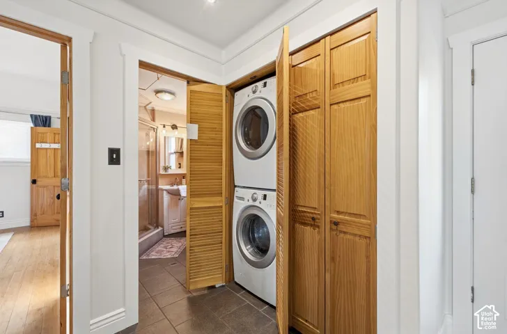 Stackable laundry appliances within a louvered bi-fold closet