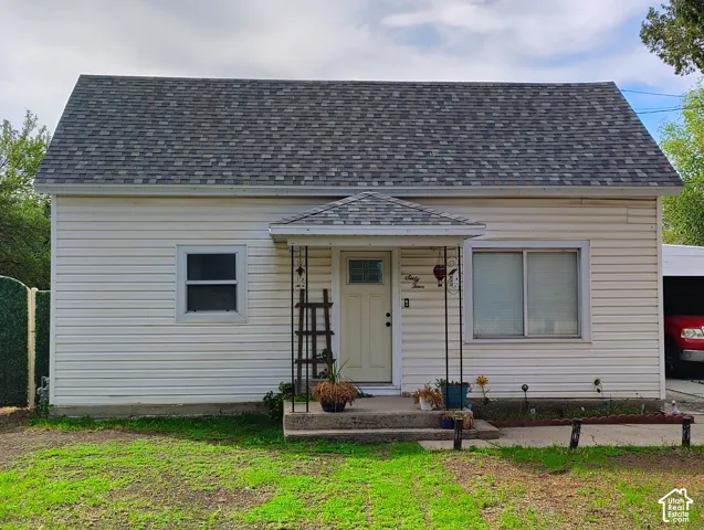 Cute covered front porch