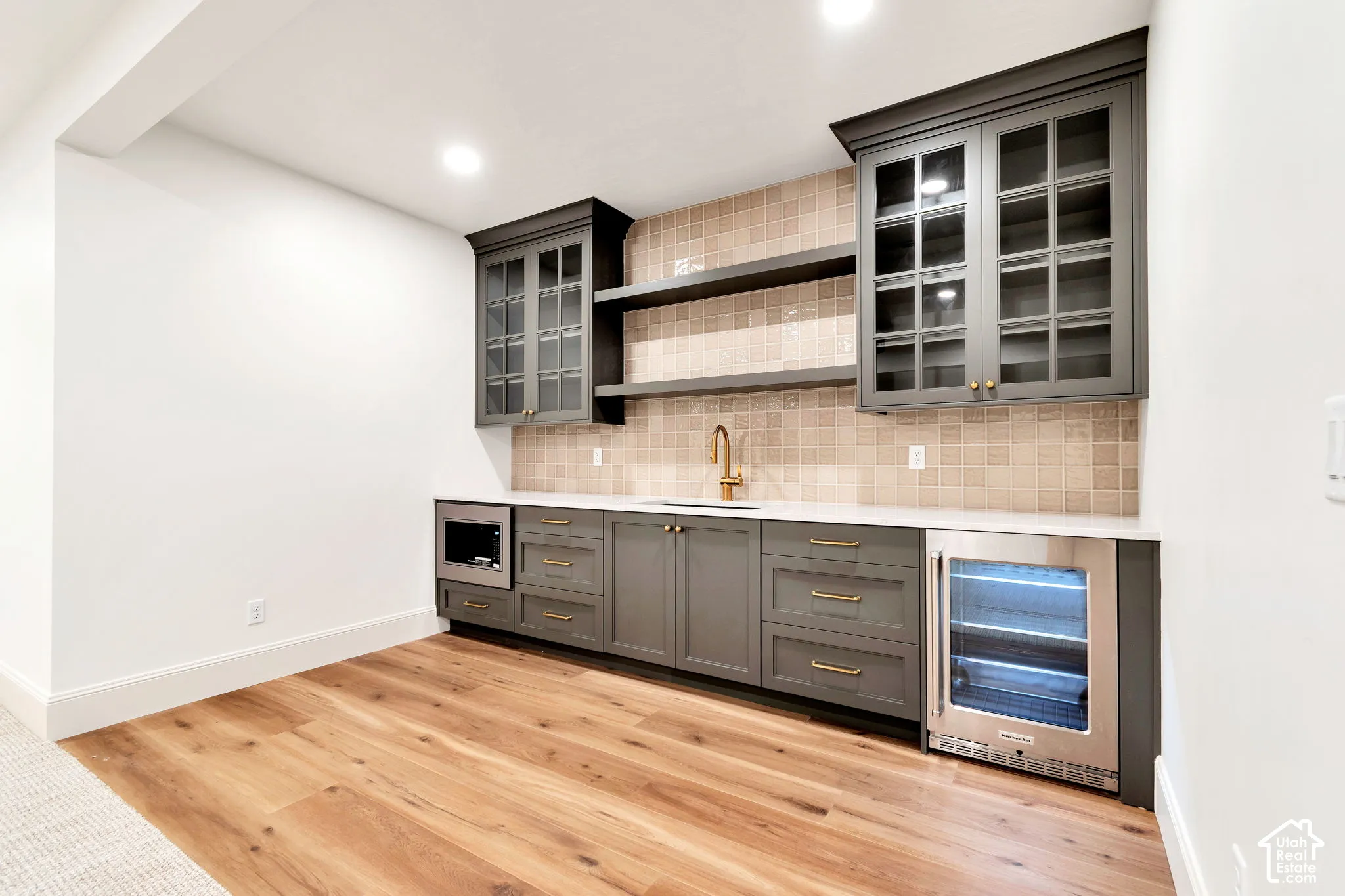 Photos are of a previous build and to show an example of what can be done.