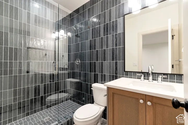 Photos are of a previous build and to show an example of what can be done.