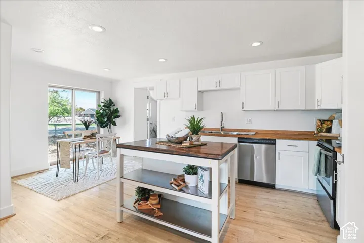 A movable kitchen island makes changing the function of the kitchen easy.