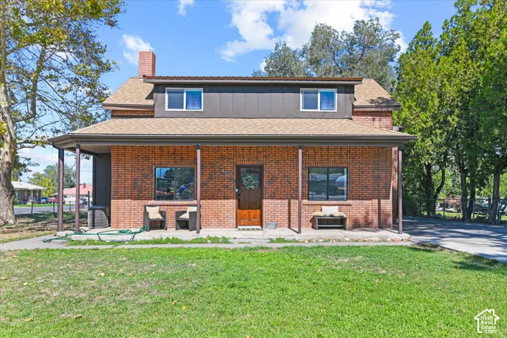 Welcoming front porch.