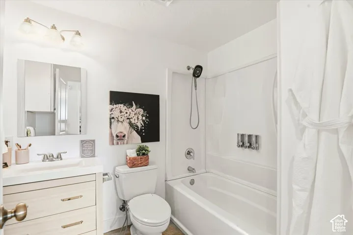 Full hall bath.