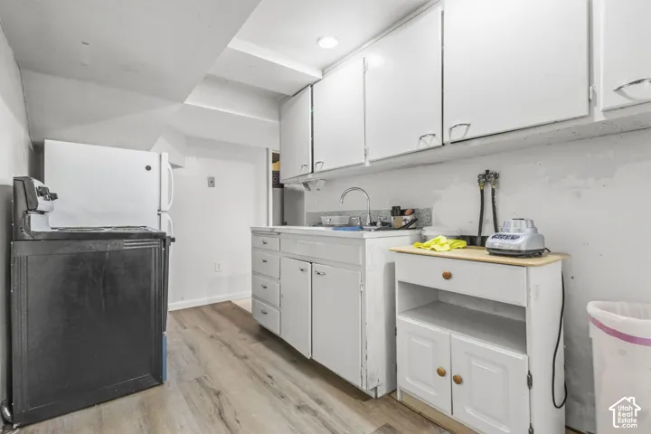 Kitchen w/ Laundry Hookups