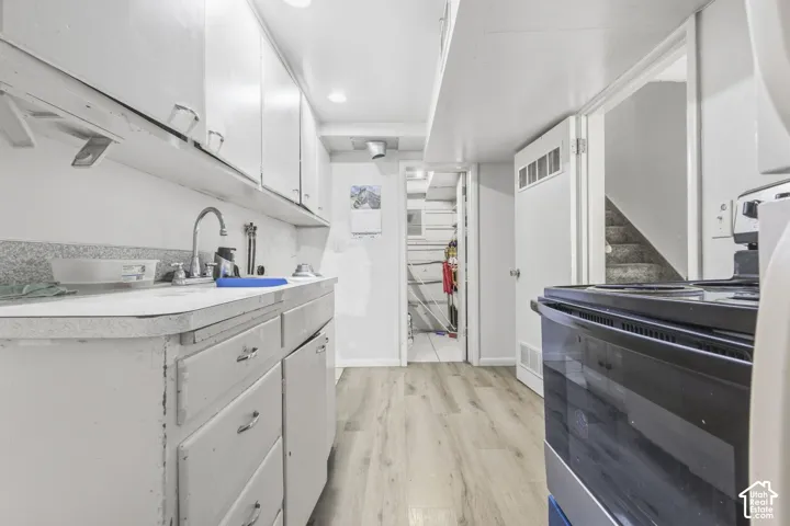 Kitchen w/ Laundry Hookups