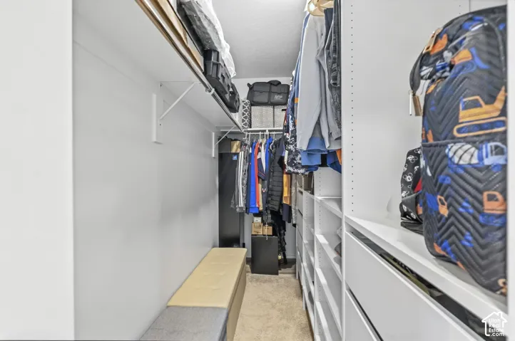 Custom closet organization system to maximize storage