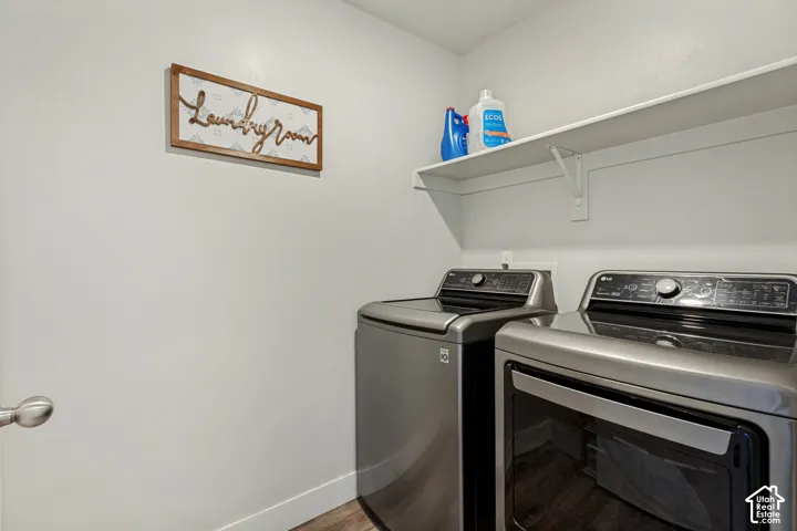 Integrated upper shelving with wall-mounted brackets