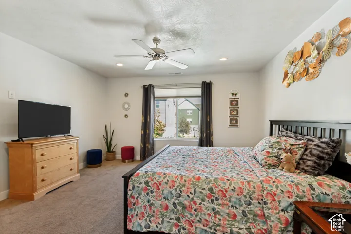 Recessed lighting and ceiling fan with integrated lighting