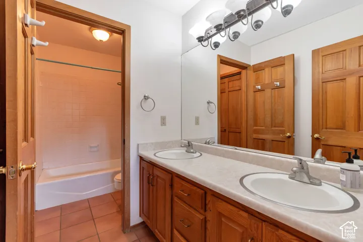 Double vanity with integrated sinks and chrome faucets