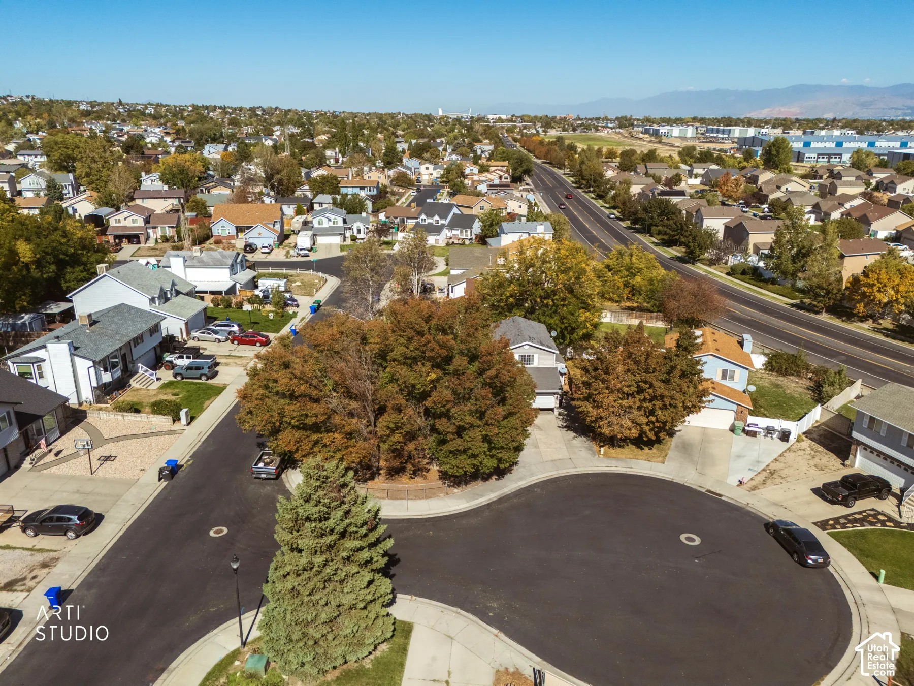 Residential neighborhood with a cul-de-sac and mature trees