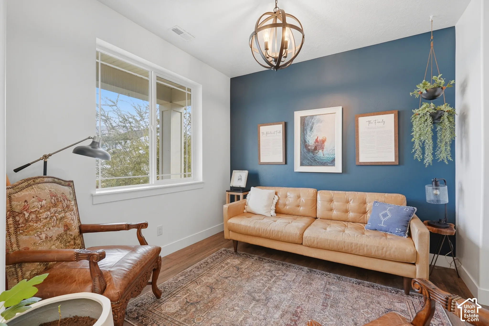 Feature wall with a deep blue finish
