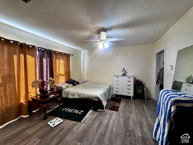 Wood-finish flooring with neutral wall tones