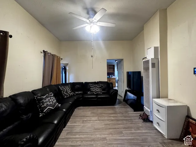 Living area featuring with Vinyl Flooring, ceiling fan, and recessed lighting