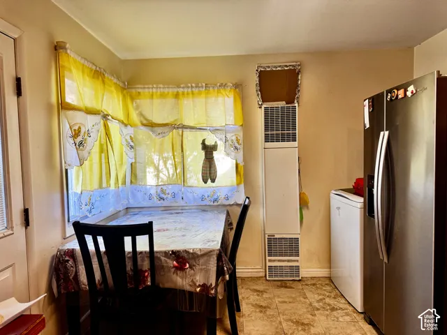 Dine-in kitchen
