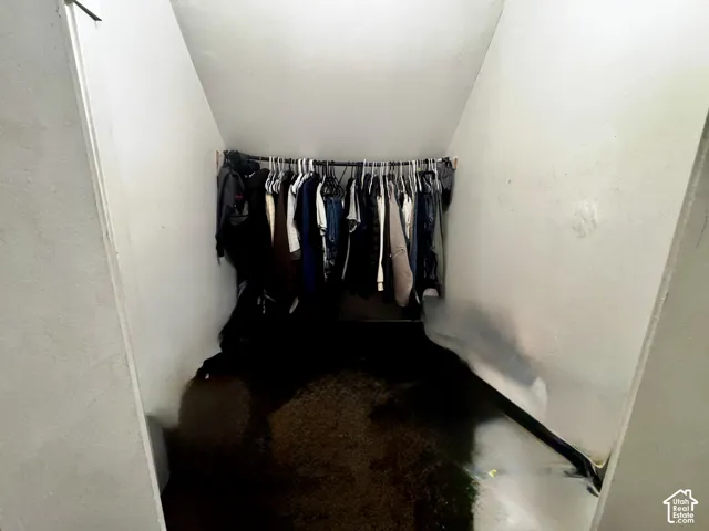 walk-in closet