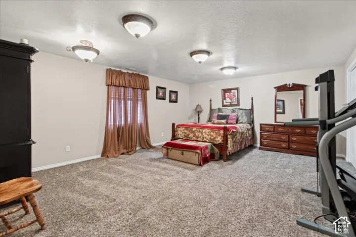 Wall-to-wall carpeting with multiple ceiling-mounted light fixtures