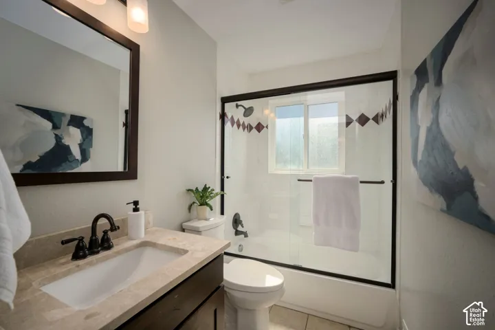 Second main floor bathroom