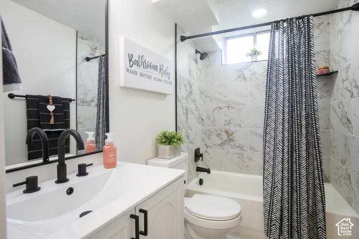 White vanity with matte black hardware and fixtures