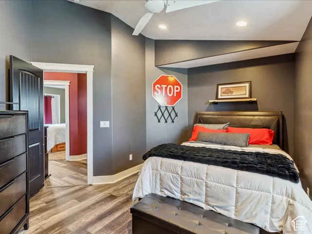 Vaulted ceiling with a ceiling fan