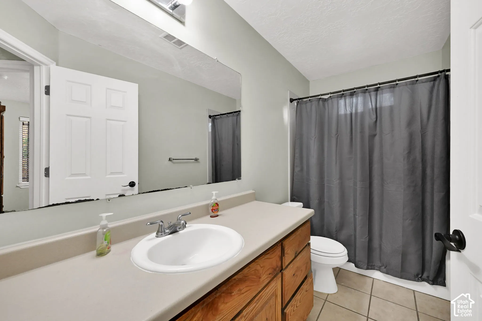 Bathroom servicing Bedroom #2 and #3.