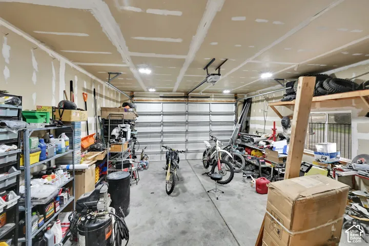 7283 N Adobe Ln, Lake Point, Utah 84074