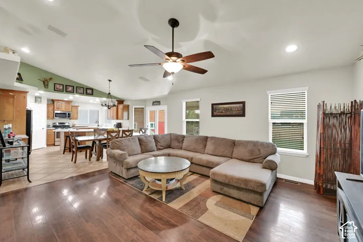 7283 N Adobe Ln, Lake Point, Utah 84074